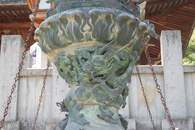写真: 金刀比羅本教総本部前の　青銅大燈籠