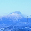 写真: 磐梯山はすっかり雪化粧…。