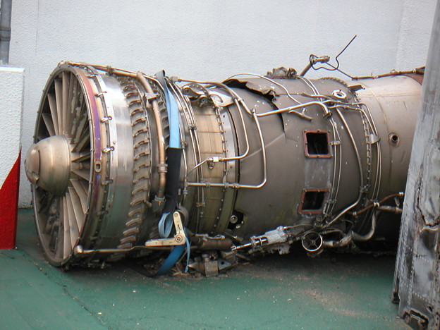 撃墜されたF15のF100エンジン
