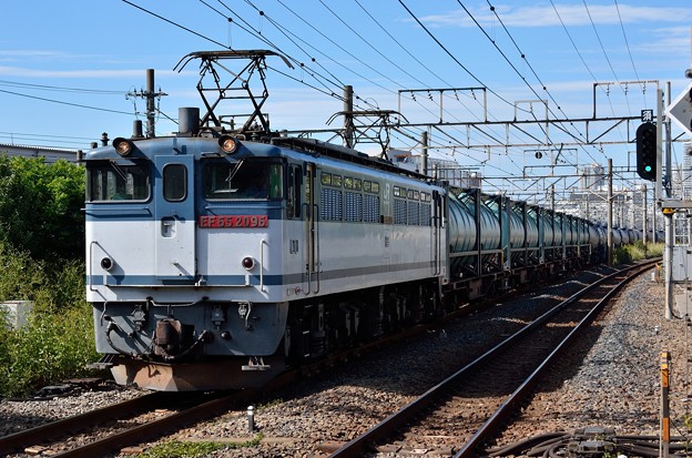 写真: EF652094牽引貨物列車