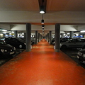 写真: ウルム　赤じゅうたん地下駐車場