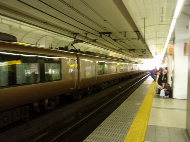 写真: 小田急線町田駅
