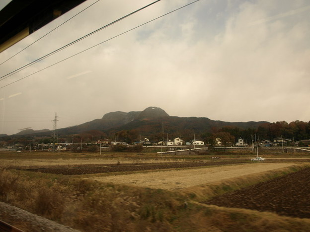 写真: 沼田駅を出た直後の車窓