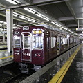 写真: 阪急電車４（阪急梅田駅）