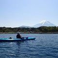 写真: 富士山をバックに