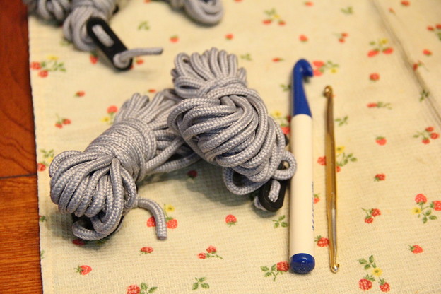 写真: ロープを使って編んでみよう