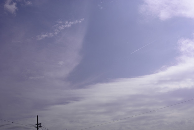写真: 今日の空　飛行機曇