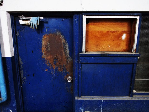 写真: 青いドア