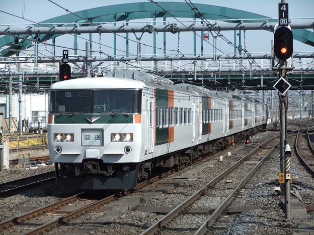 写真: 回送列車185系200番台　B6編成