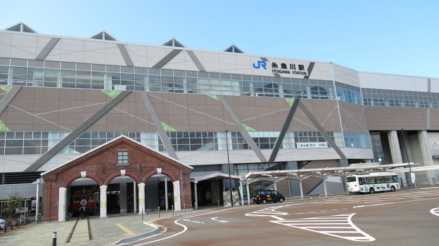 写真: 糸魚川駅 アルプス口