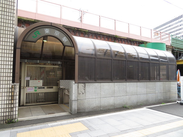 写真: 東京駅 京葉線口