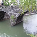 写真: 眼鏡橋なう。日本初の石造りアーチ橋だとか。しかし、ねっとりと絡み...