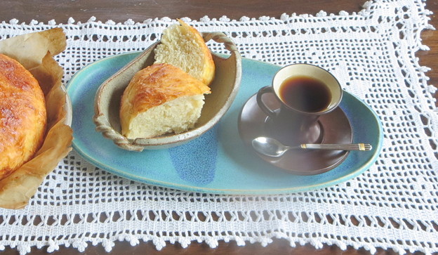 写真: 手作りパンの朝食・・・
