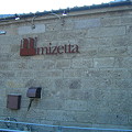 石壁の倉庫を改築したパスタ専門店