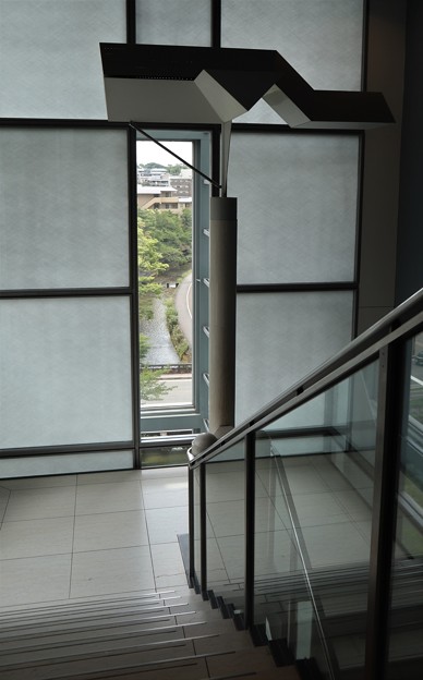 写真: 京都国立近代美術館・階段4