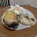 写真: 鮑と牡蠣と帆立のバター焼き