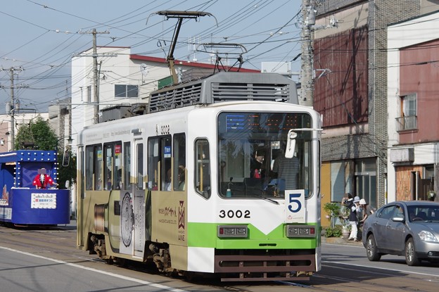 写真: 函館市電３０００形電車３００２号
