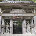 写真: 富貴寺の山門を通過