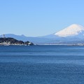 写真: 新春の富士山と江ノ島