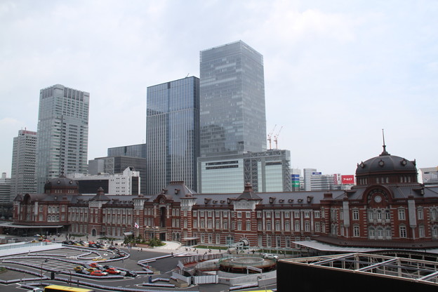 丸の内ビルディングから、東京駅 1 5月1日