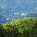 写真: ダム湖の風景