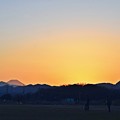 写真: 夕焼け小焼けの富士