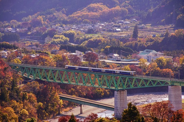 写真: E257系ホリデー快速富士山＠新桂川橋梁俯瞰
