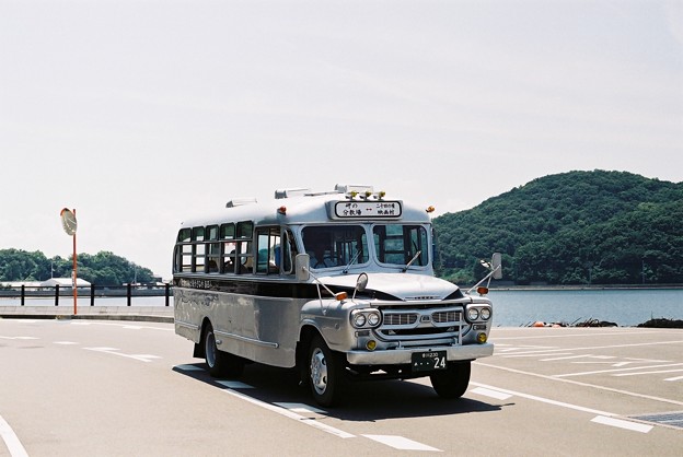 写真: 小豆島のボンネットバス（やなぎや観光）１