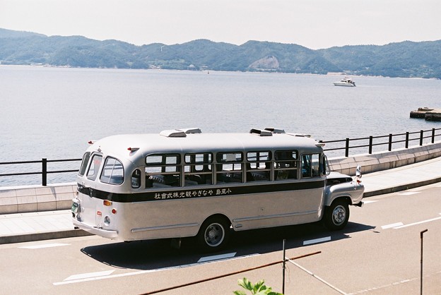 写真: 小豆島のボンネットバス（やなぎや観光）３