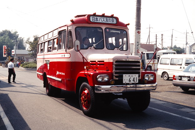 写真: 元山形交通のボンネットバス（日本バス友の会）