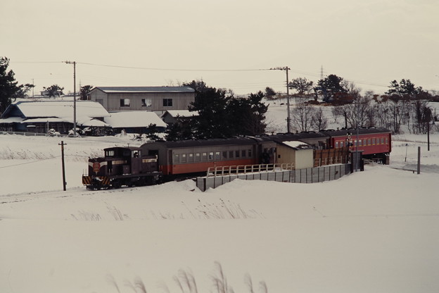 深郷田駅に停車するストーブ列車