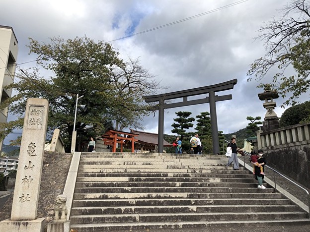 写真: 亀山神社へ到着