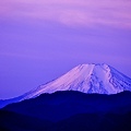 写真: 夜明けの富士山