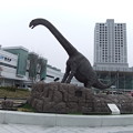 写真: 駅前の恐竜３