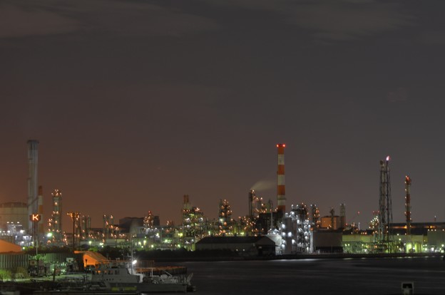 写真: 千鳥橋から見た工場夜景(川崎方面)