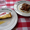 写真: さくらんぼのクラフティータルト&キャラメルケーキ at ﾋﾞｽﾄﾛ ｸﾞﾙﾏﾝ