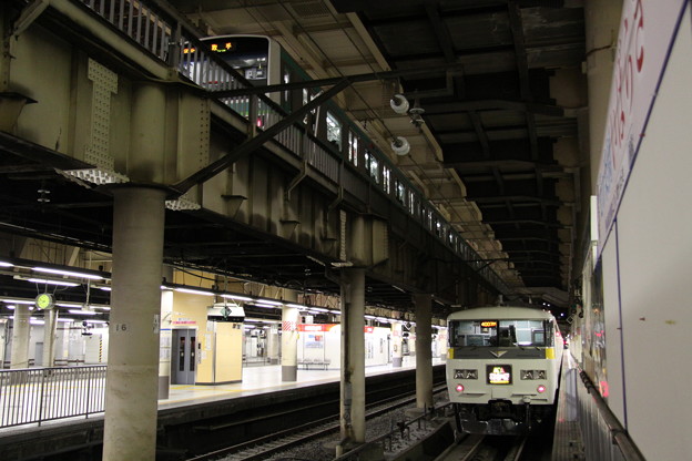 写真: 上野駅 12番線と16番線