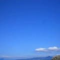 写真: 24 夏空・白雲・そして島