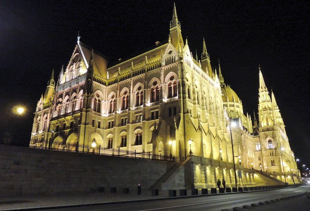 写真: ハンガリー国会議事堂