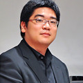 写真: 鈴木慎崇　すずきよしたか　ピアノ奏者　ピアニスト　　　　　　　　Yoshitaka Suzuki