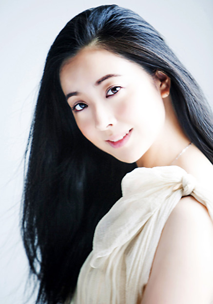 写真: 小林沙羅　こばやしさら　声楽家　オペラ歌手　ソプラノ　　　　　Sara Kobayashi