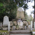 慰霊碑．鴨神社