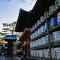 写真: 2012年1月2日　浅間神社　奉納された酒樽