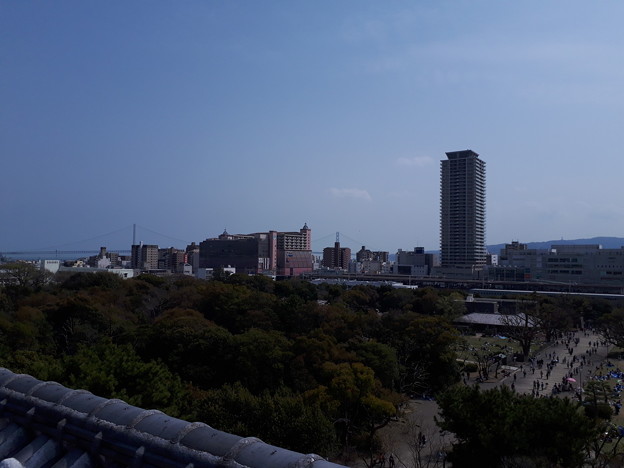 写真: 明石城から見た街