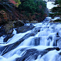 写真: 豪快な滝と綺麗な紅葉のアンバランス＾＾
