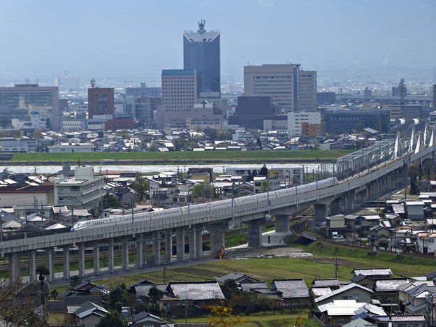 写真: 新幹線到着