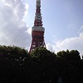 天突く東京タワー