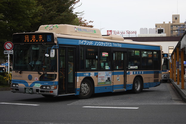 横浜市営バス　6-3880