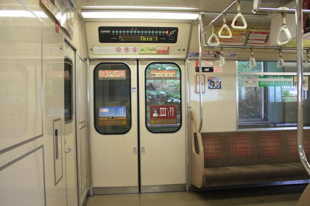 写真: 札幌市営地下鉄5000形　ドア　内