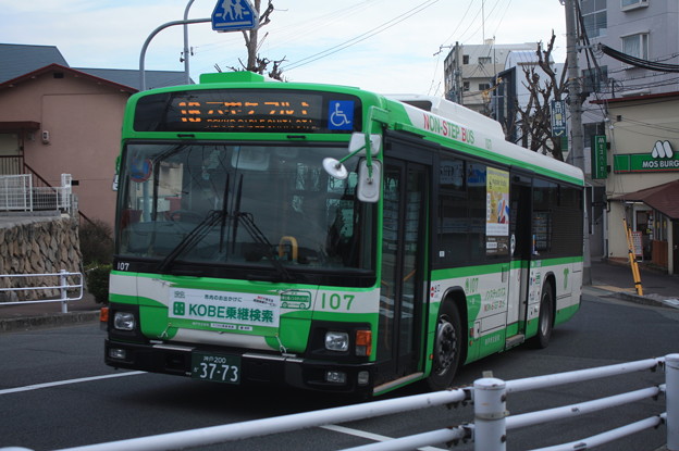 写真: 神戸市営バス　107号車　16系統